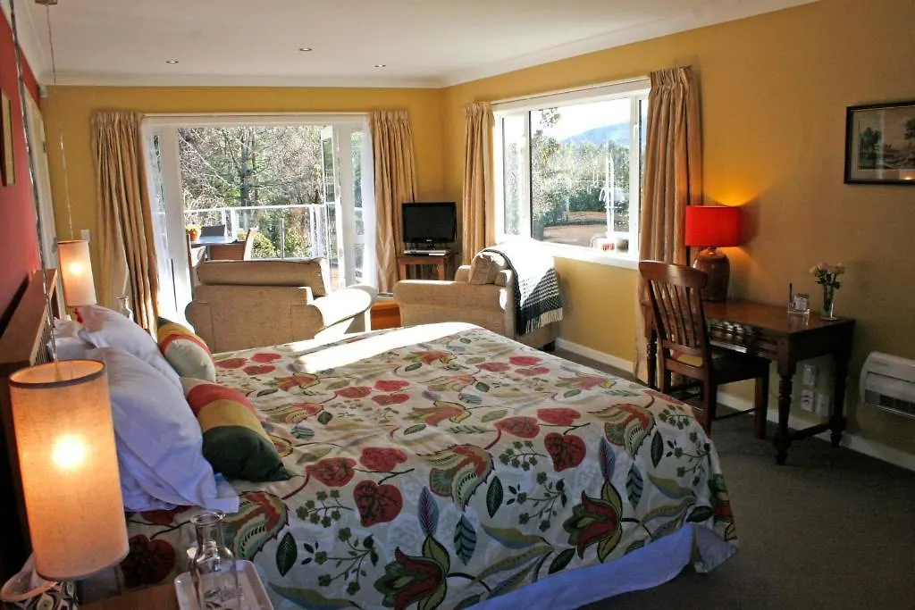 Kauri Point Luxury Bed & Breakfast 陶波