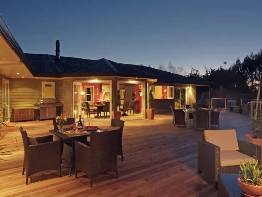 Kauri Point Luxury Bed & Breakfast 陶波