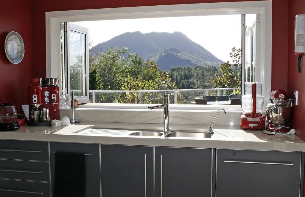 Kauri Point Luxury Bed & Breakfast 陶波