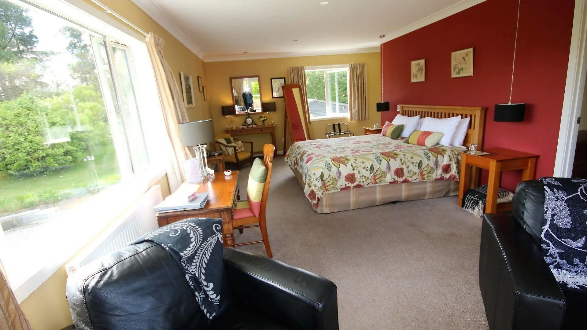 Kauri Point Luxury Bed & Breakfast 陶波