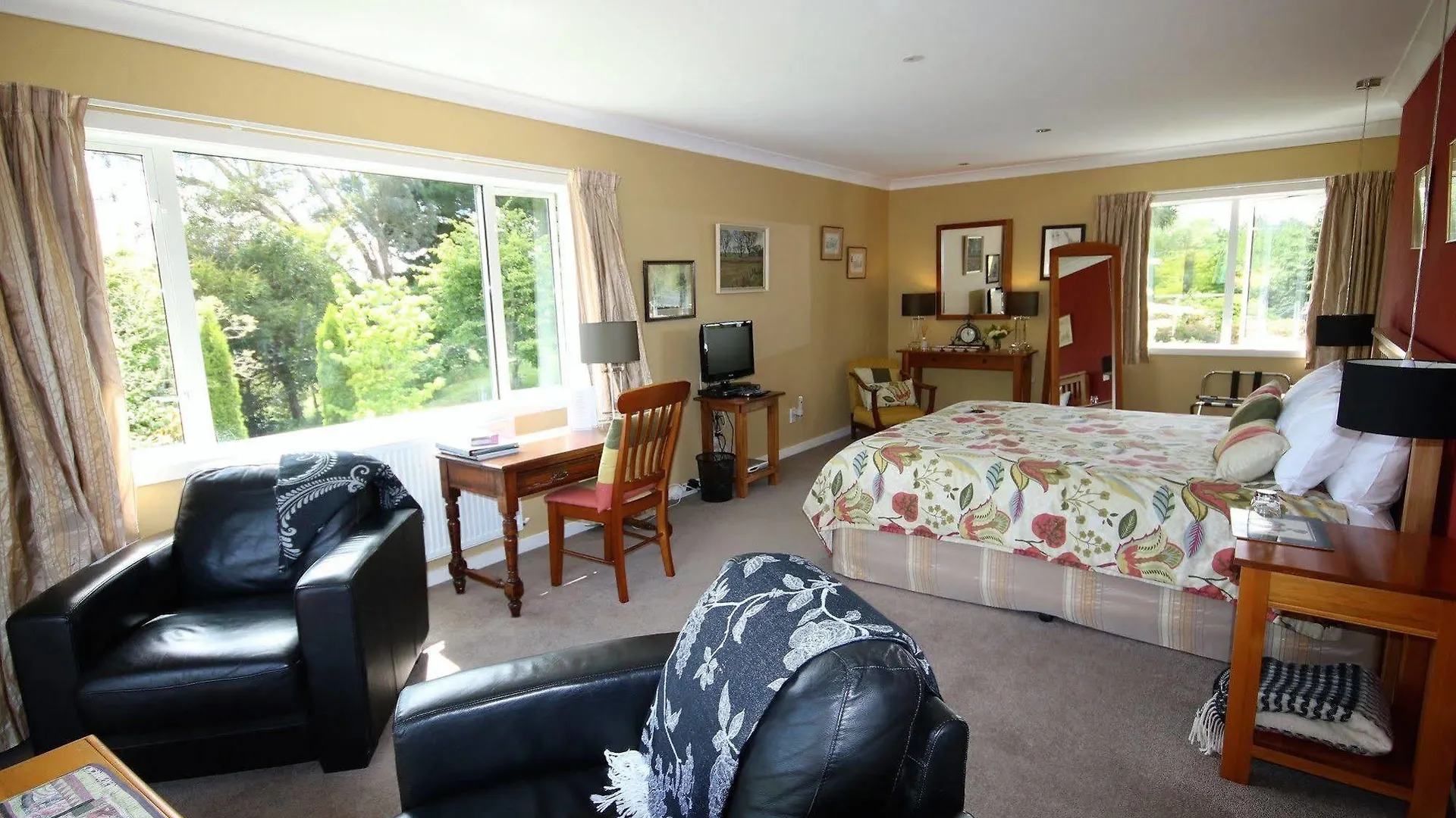 Kauri Point Luxury Bed & Breakfast 陶波