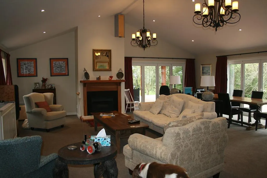 אגם טאופו Kauri Point Luxury Bed & Breakfast