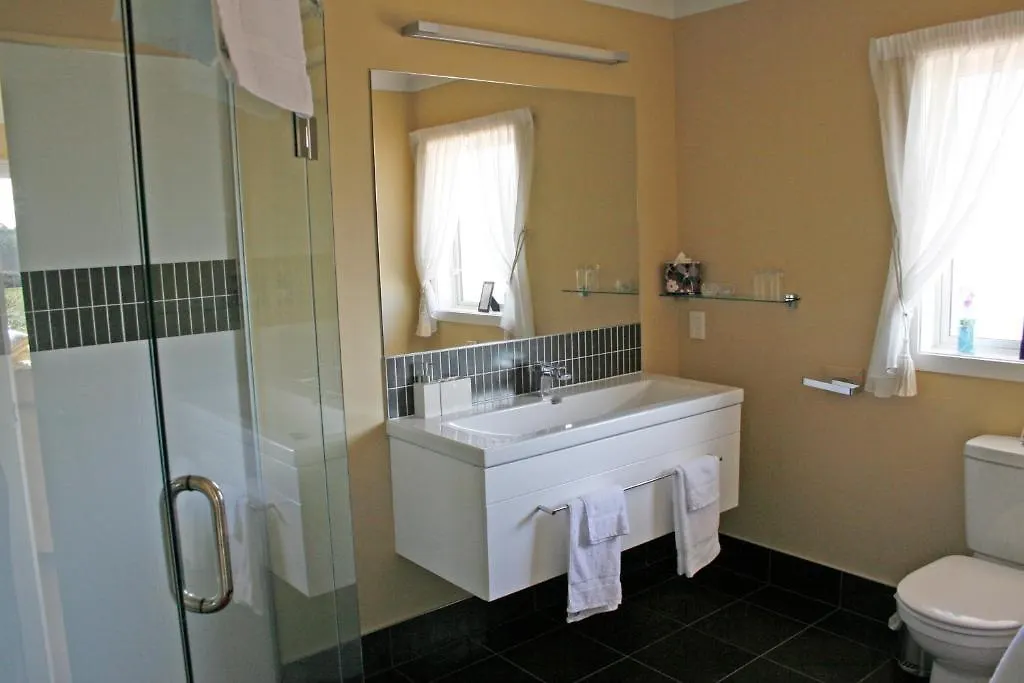 אגם טאופו Kauri Point Luxury Bed & Breakfast אגם טאופו