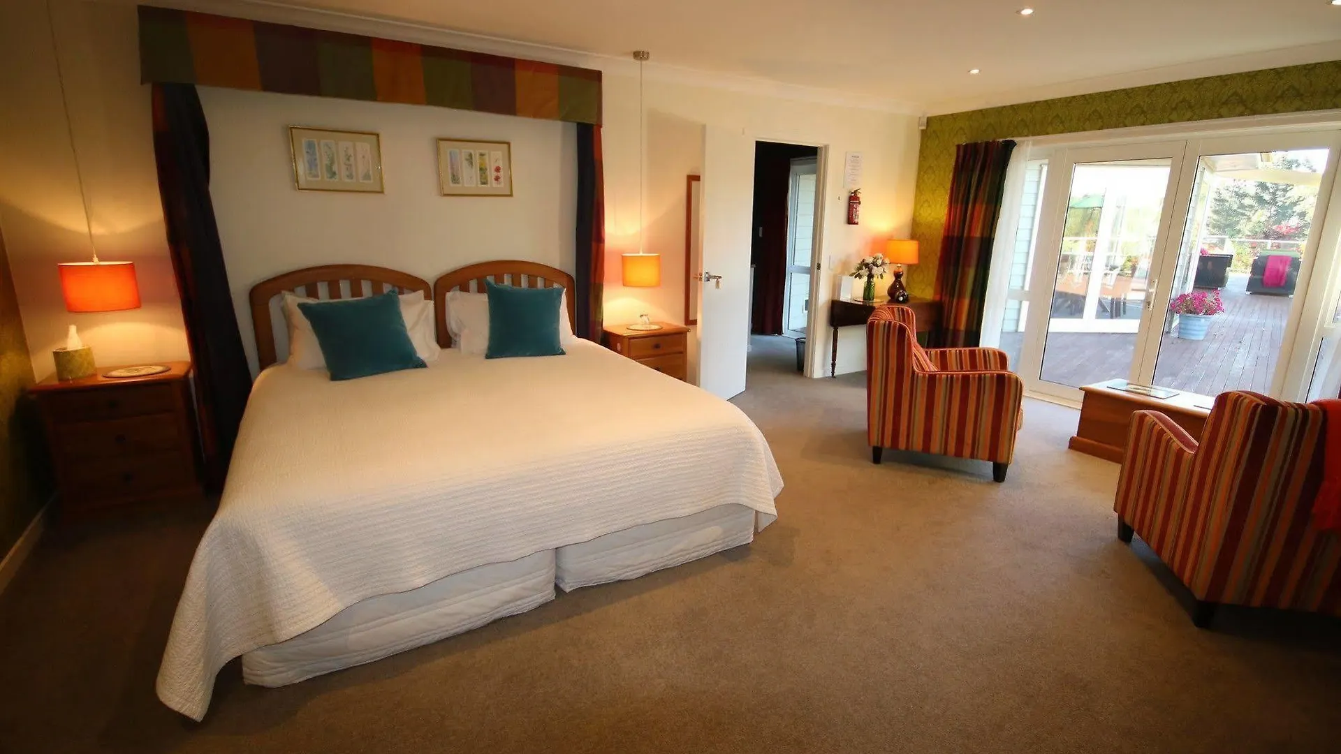 אגם טאופו Kauri Point Luxury Bed & Breakfast